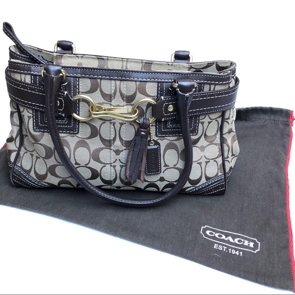 Coach Handbags - Coach Signature Canvas Hamptons carryall tote bag